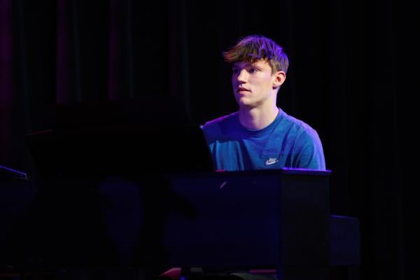 Foto: Bram Saeys; Pius X Eindexamen presentatie optreden, kunstwerken
