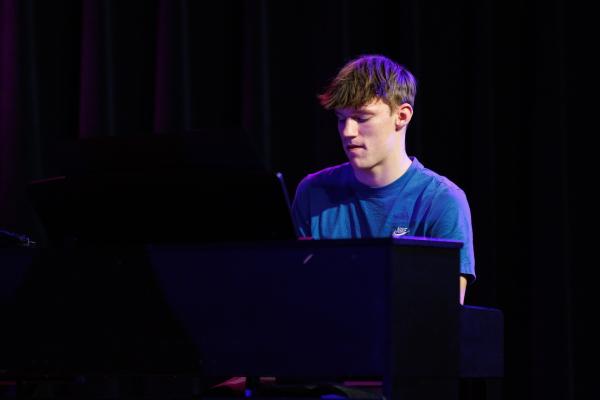 Foto: Bram Saeys; Pius X Eindexamen presentatie optreden, kunstwerken