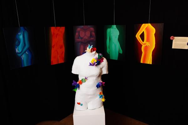 Foto: Bram Saeys; Pius X Eindexamen presentatie optreden, kunstwerken