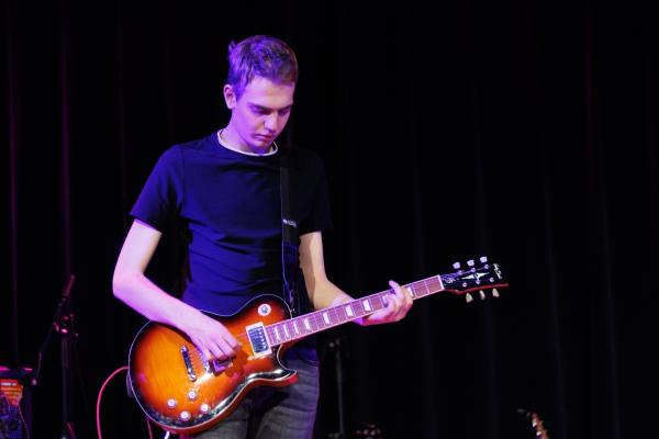 Foto: Bram Saeys; Pius X Eindexamen presentatie optreden, kunstwerken