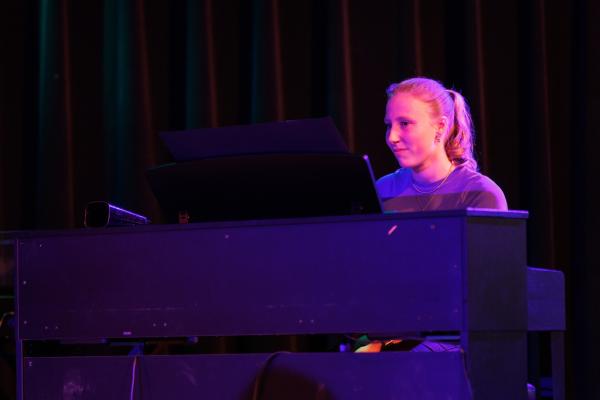 Foto: Bram Saeys; Pius X Eindexamen presentatie optreden, kunstwerken