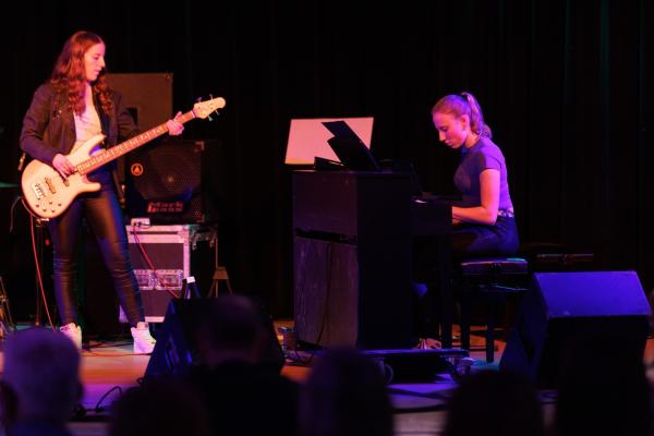 Foto: Bram Saeys; Pius X Eindexamen presentatie optreden, kunstwerken