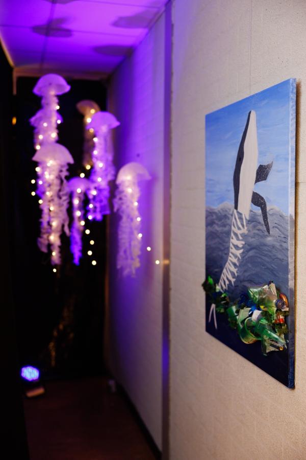 Foto: Bram Saeys; Pius X Eindexamen presentatie optreden, kunstwerken