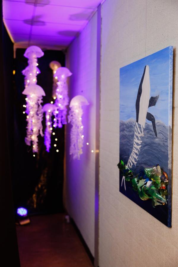 Foto: Bram Saeys; Pius X Eindexamen presentatie optreden, kunstwerken
