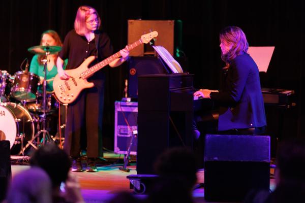 Foto: Bram Saeys; Pius X Eindexamen presentatie optreden, kunstwerken