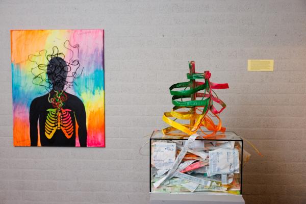 Foto: Bram Saeys; Pius X Eindexamen presentatie optreden, kunstwerken