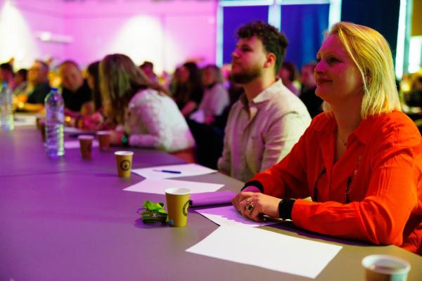 Foto: Bram Saeys; Pius X Eindexamen presentatie optreden, kunstwerken