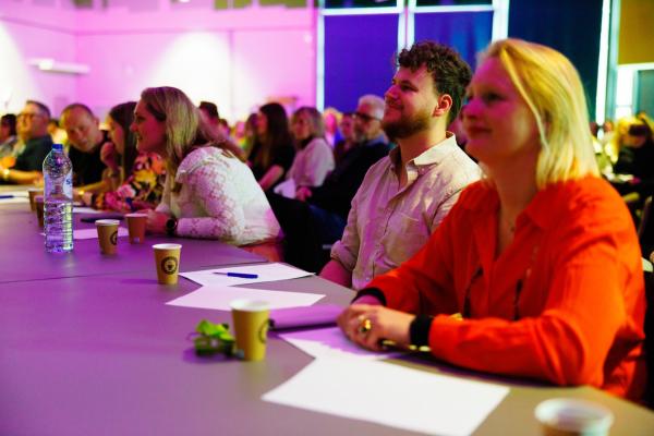 Foto: Bram Saeys; Pius X Eindexamen presentatie optreden, kunstwerken