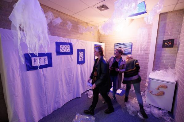 Foto: Bram Saeys; Pius X Eindexamen presentatie optreden, kunstwerken