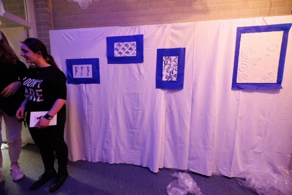 Foto: Bram Saeys; Pius X Eindexamen presentatie optreden, kunstwerken