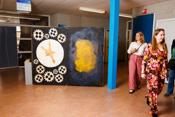 Foto: Bram Saeys; Pius X Eindexamen presentatie optreden, kunstwerken