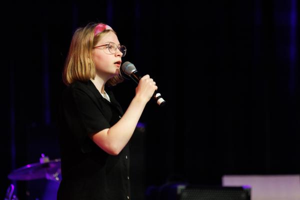Foto: Bram Saeys; Pius X Eindexamen presentatie optreden, kunstwerken