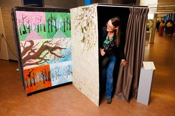 Foto: Bram Saeys; Pius X Eindexamen presentatie optreden, kunstwerken