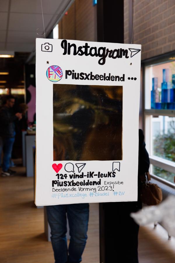 Foto: Bram Saeys; Pius X Eindexamen presentatie optreden, kunstwerken