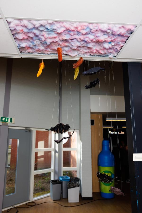 Foto: Bram Saeys; Pius X Eindexamen presentatie optreden, kunstwerken