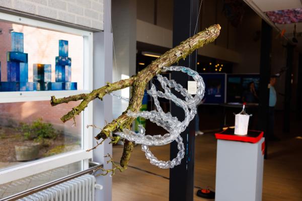 Foto: Bram Saeys; Pius X Eindexamen presentatie optreden, kunstwerken