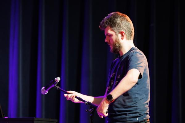 Foto: Bram Saeys; Pius X Eindexamen presentatie optreden, kunstwerken
