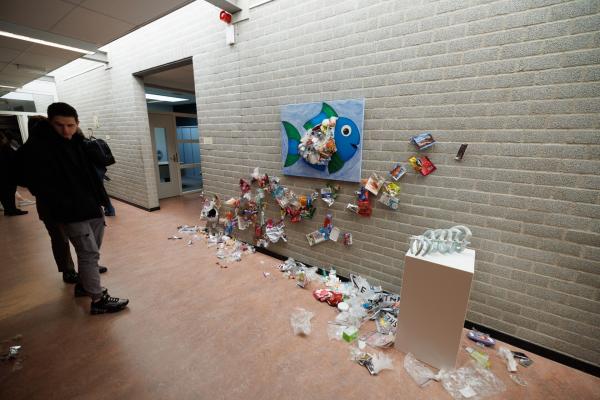Foto: Bram Saeys; Pius X Eindexamen presentatie optreden, kunstwerken