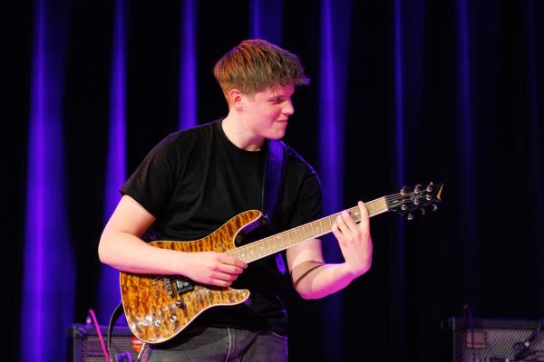 Foto: Bram Saeys; Pius X Eindexamen presentatie optreden, kunstwerken
