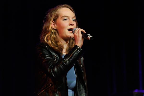 Foto: Bram Saeys; Pius X Eindexamen presentatie optreden, kunstwerken