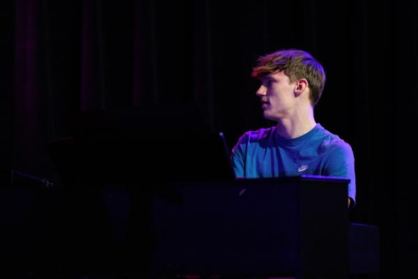 Foto: Bram Saeys; Pius X Eindexamen presentatie optreden, kunstwerken