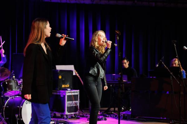 Foto: Bram Saeys; Pius X Eindexamen presentatie optreden, kunstwerken