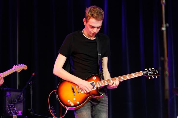 Foto: Bram Saeys; Pius X Eindexamen presentatie optreden, kunstwerken