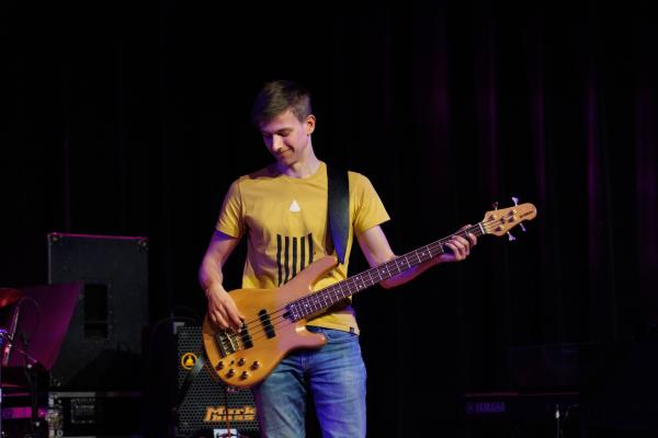 Foto: Bram Saeys; Pius X Eindexamen presentatie optreden, kunstwerken
