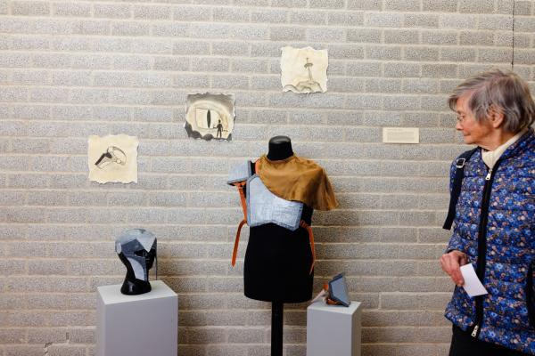 Foto: Bram Saeys; Pius X Eindexamen presentatie optreden, kunstwerken