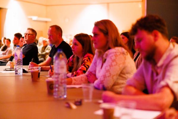 Foto: Bram Saeys; Pius X Eindexamen presentatie optreden, kunstwerken