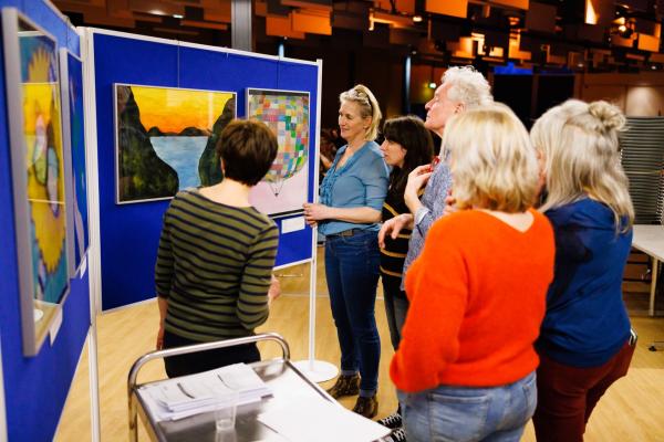 Foto: Bram Saeys; Pius X Eindexamen presentatie optreden, kunstwerken